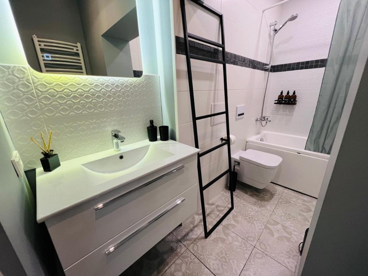 The Right Coast Apartment With Free Private Parking Riga Buitenkant foto